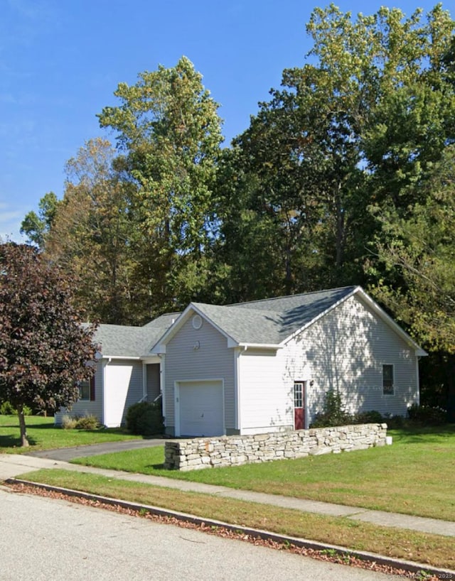 view of front of home featuring a garage and a front lawn