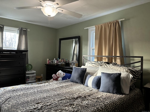 bedroom with ceiling fan