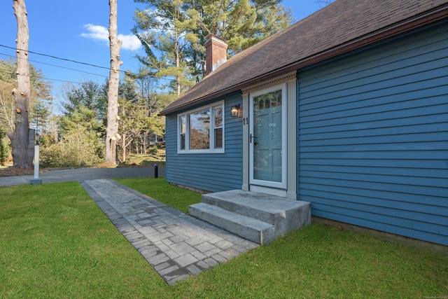 property entrance featuring a yard