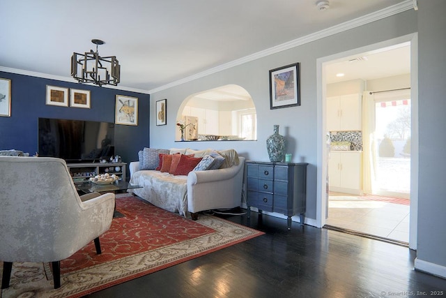 living room featuring crown molding, a chandelier, and hardwood / wood-style floors