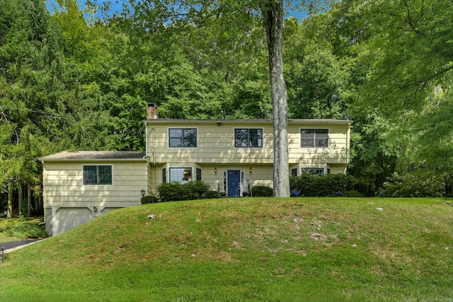 view of front of property with a front yard