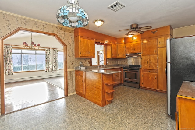 kitchen with ceiling fan, baseboard heating, decorative light fixtures, kitchen peninsula, and stainless steel appliances