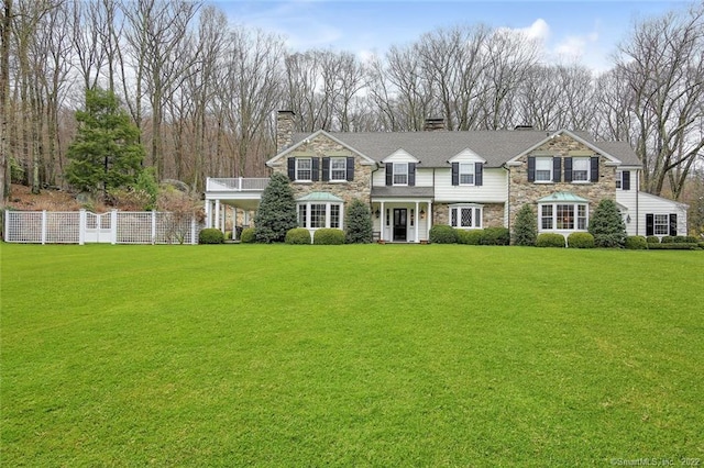 view of front of home with a front lawn