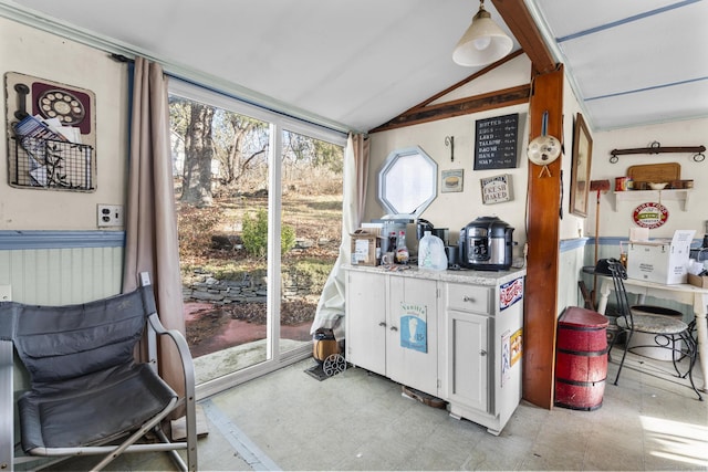 sunroom with lofted ceiling