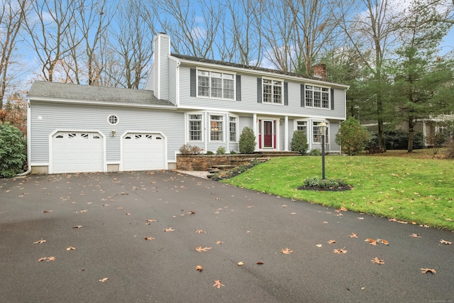 view of front of property featuring a front lawn and a garage