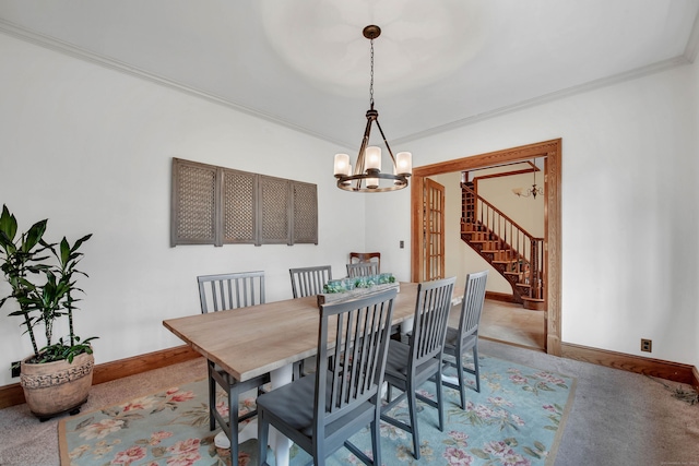 dining space featuring light carpet, crown molding, and a notable chandelier