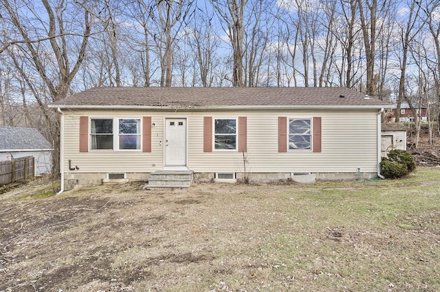 manufactured / mobile home with a front lawn