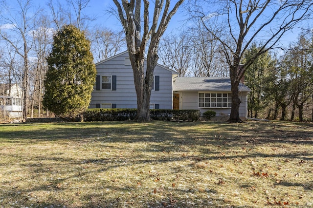 view of front of property with a front lawn