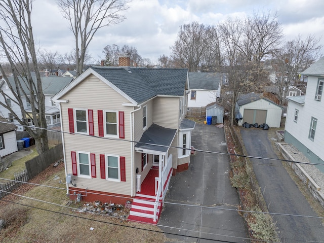 view of front of home featuring an outdoor structure