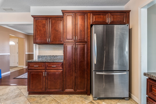 16 Snow Rdg S, Middletown, CT 06457 - kitchen with visible vents, freestanding refrigerator, ornamental molding, baseboards, and a textured ceiling