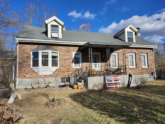 view of front of house featuring a porch and a front lawn