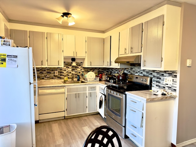 kitchen featuring sink, tasteful backsplash, light hardwood / wood-style flooring, crown molding, and white appliances