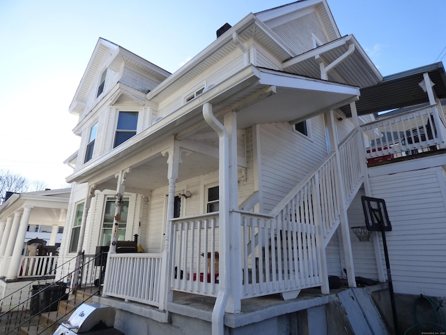 view of front of house featuring covered porch