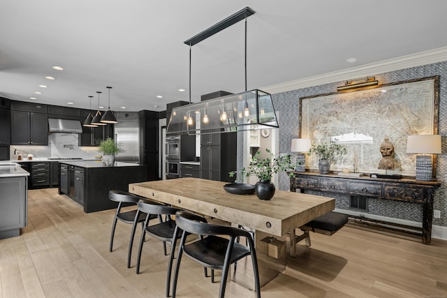 dining area featuring light hardwood / wood-style floors and crown molding