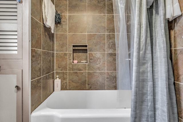 bathroom featuring shower / bath combo with shower curtain