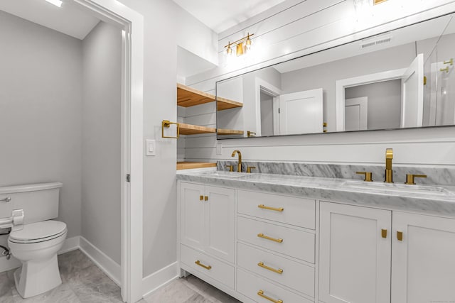 full bath featuring visible vents, a sink, toilet, and double vanity