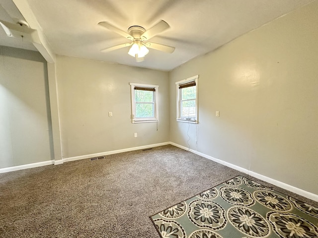 unfurnished room with carpet flooring and ceiling fan