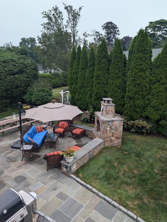 view of patio featuring outdoor lounge area