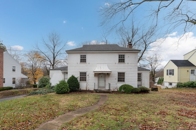 view of front of property with a front lawn