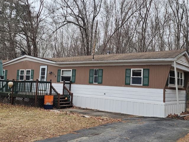 manufactured / mobile home featuring a deck