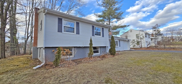 view of side of property featuring a lawn