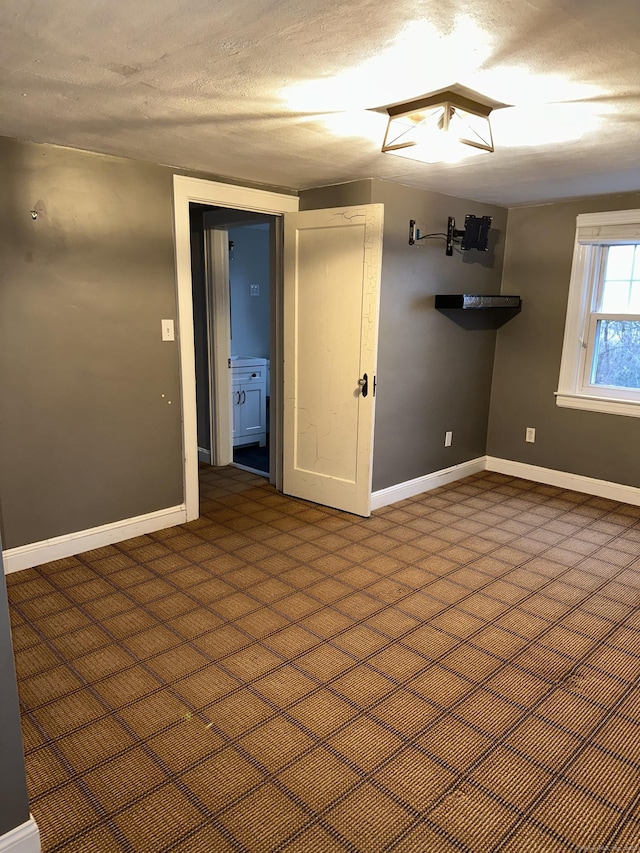 empty room featuring a textured ceiling