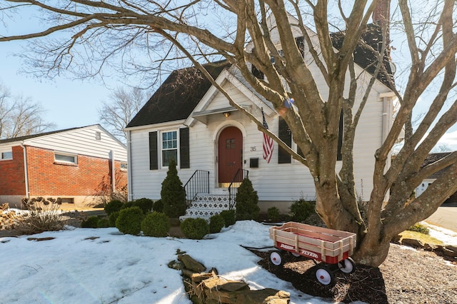 view of front of house featuring a shingled roof