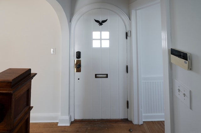 foyer entrance featuring dark wood-style flooring