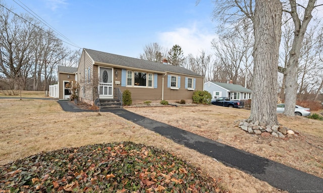 single story home featuring a front yard