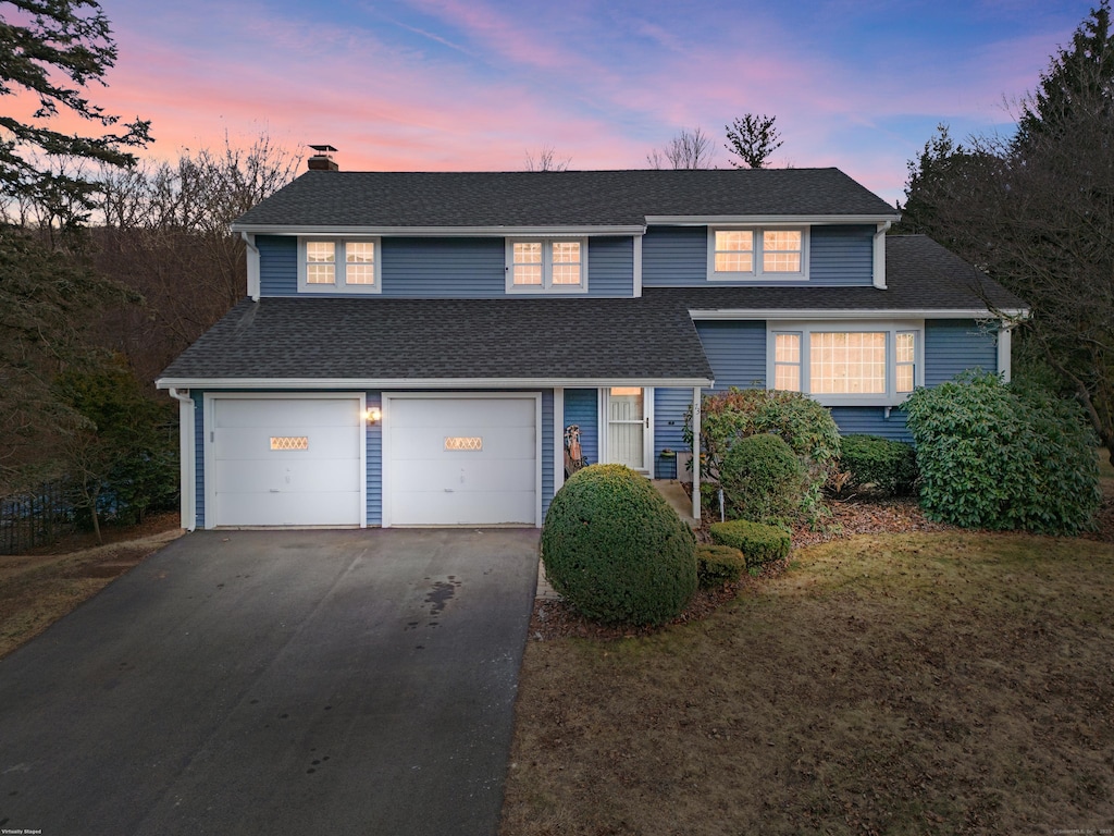 view of front property featuring a garage