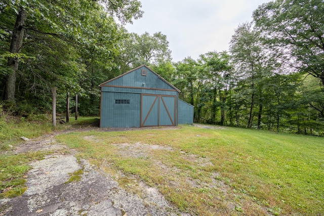 view of outdoor structure with a lawn