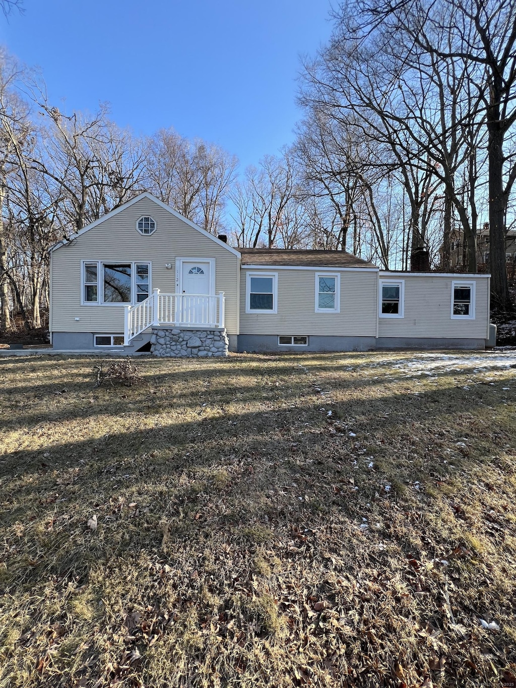 view of front of house with a front yard