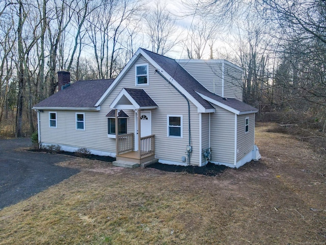 view of front of home featuring central AC unit and a front lawn