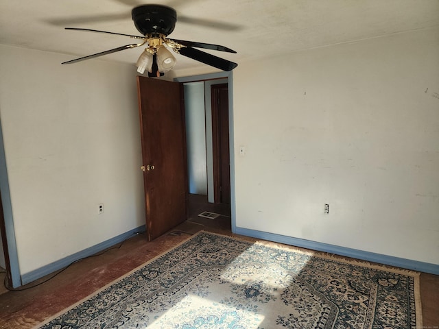 empty room featuring ceiling fan