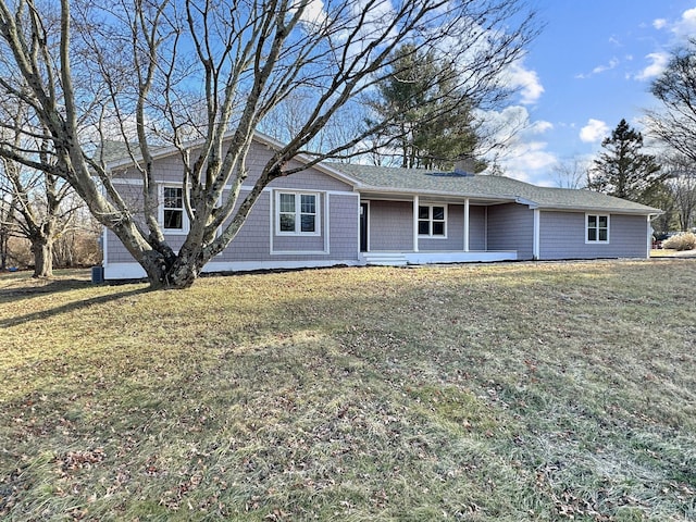 view of front facade with a front yard