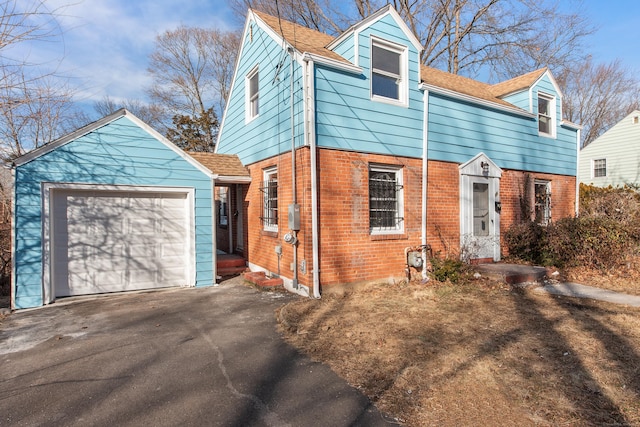 view of front facade with a garage