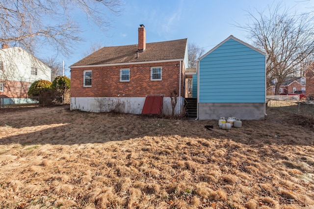 back of house featuring a yard