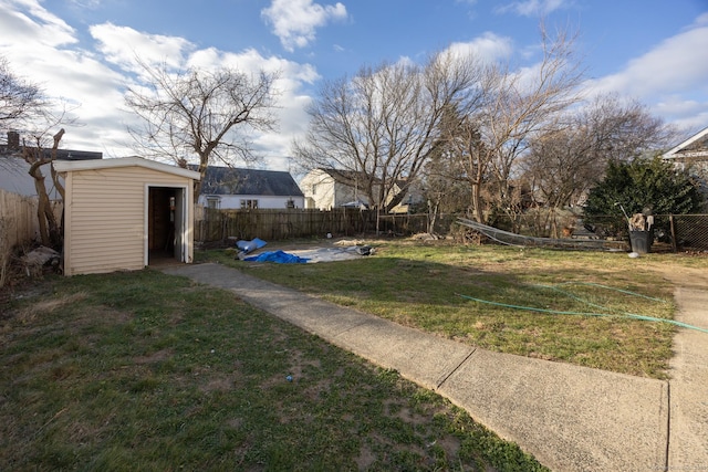 view of yard with a storage unit