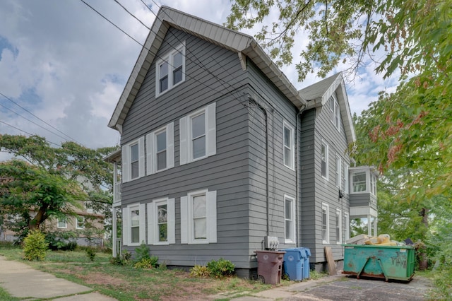 view of home's exterior