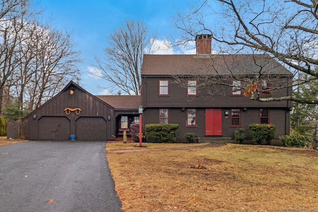 view of front facade featuring a garage and a front yard