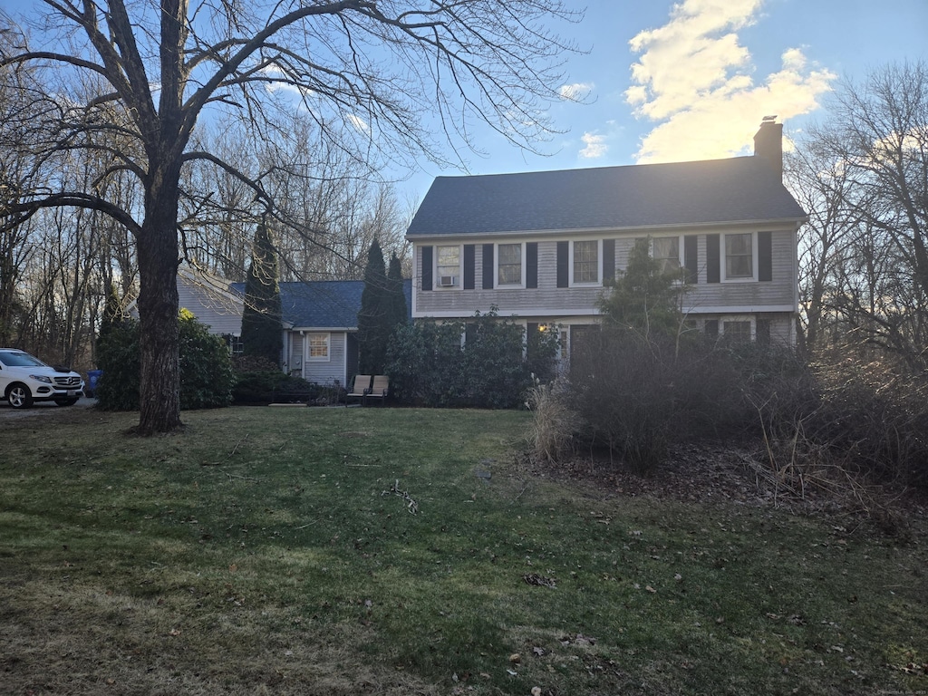 view of front of home with a front lawn