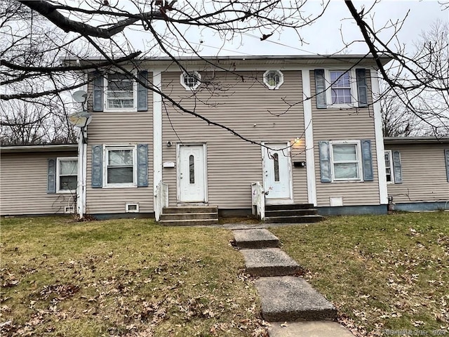 view of front of home featuring a front yard