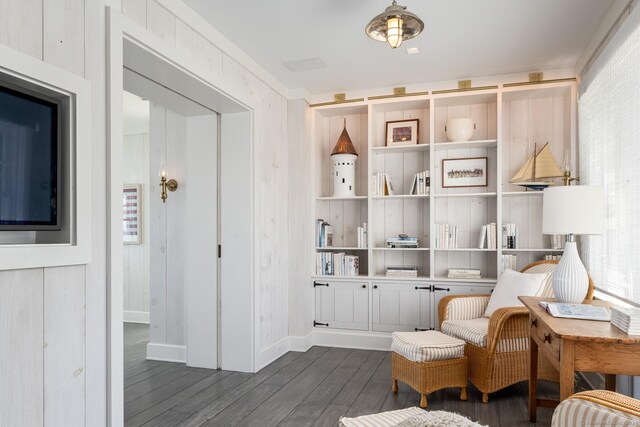 living area featuring dark hardwood / wood-style flooring and crown molding