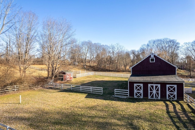 view of yard featuring an outbuilding and a rural view