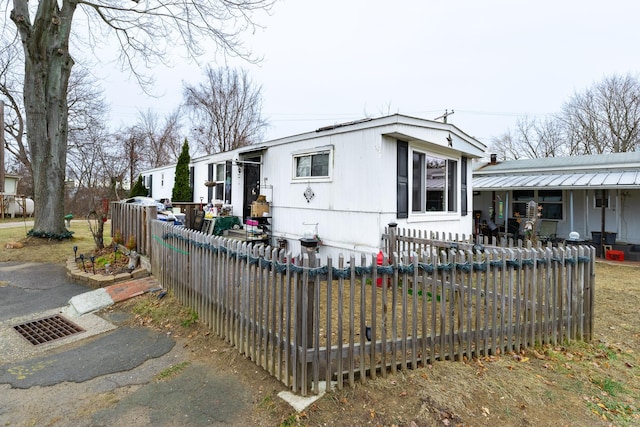 view of front of house featuring a fenced front yard and metal roof