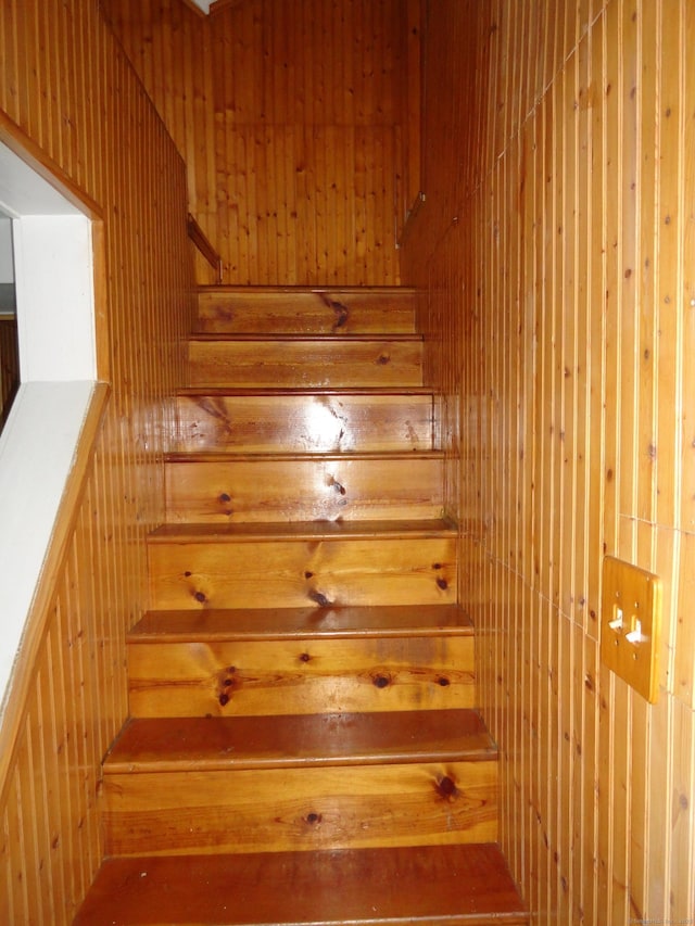 39 Baker St, Winchester, CT 06098 - stairway with wood walls