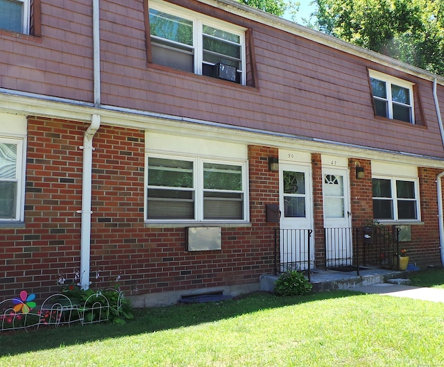 view of property featuring a front lawn