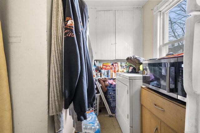 washroom featuring washer and clothes dryer