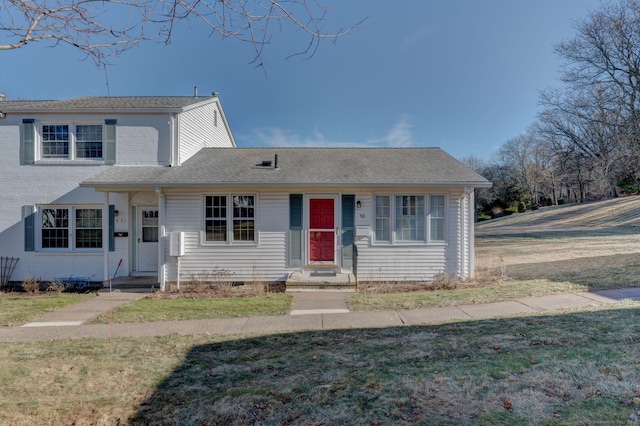 view of front facade with a front yard