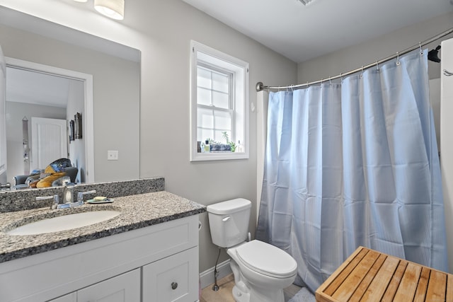 bathroom with a shower with curtain, vanity, and toilet